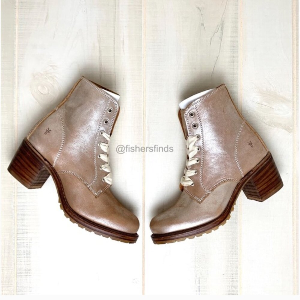 Frye Sabrina 6G Lace Up Boots in Silver Size 7 Like New
